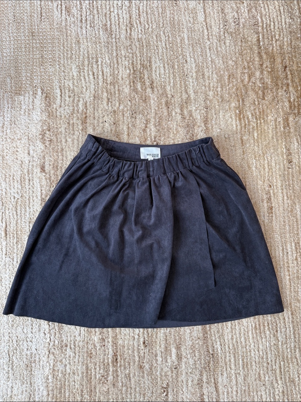 Aritzia Wilfred Vegan suede dark charcoal Gathered Mini Skirt